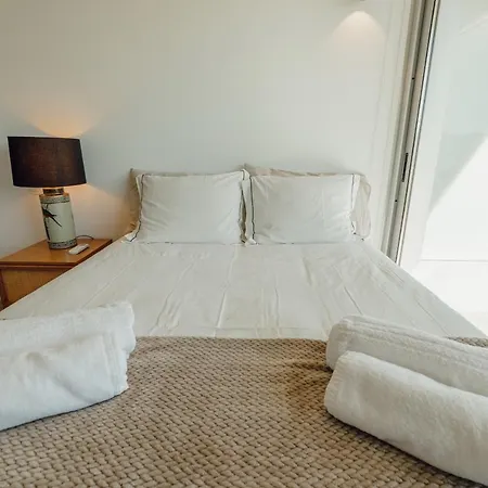 Apartment Amazing Design With Garden & Pool By Vacationy