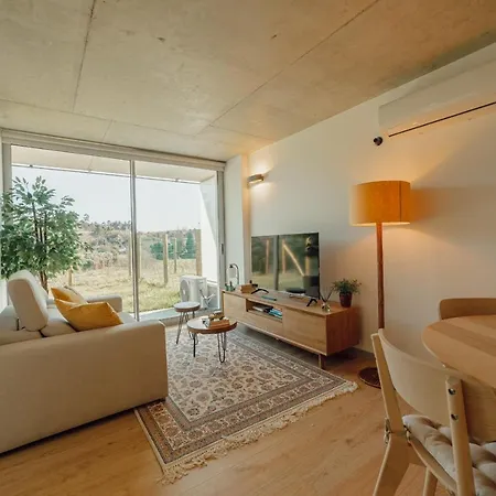 Apartment Amazing Design With Garden & Pool By Vacationy *