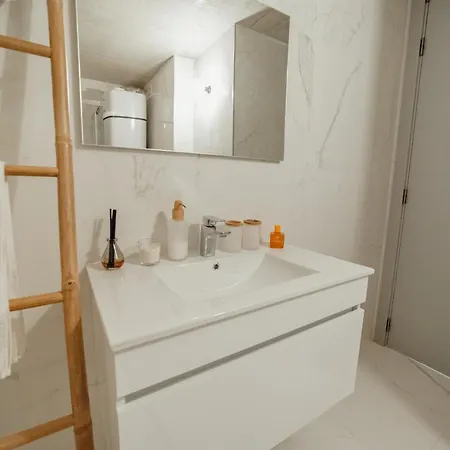Amazing Design With Garden & Pool By Vacationy Apartment