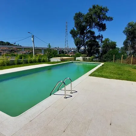 Apartment Amazing Design With Garden & Pool By Vacationy