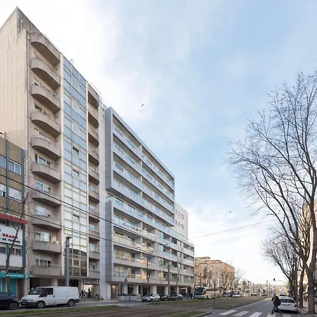 Lovelystay - 1br Flat With Stunning Views Over Porto