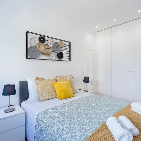 Sweet Sunny Flat W/ Balcony - Gaia Apartment *
