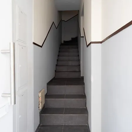 Sweet Sunny Flat W/ Balcony - Gaia *