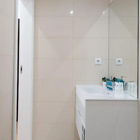 Apartment Sweet Sunny Flat W/ Balcony - Gaia Vila Nova de Gaia