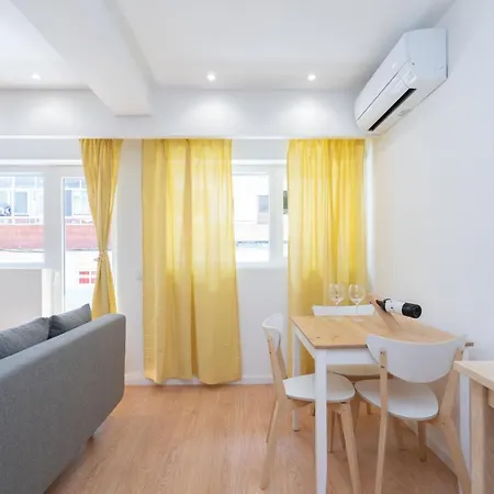 Sweet Sunny Flat W/ Balcony - Gaia Apartment