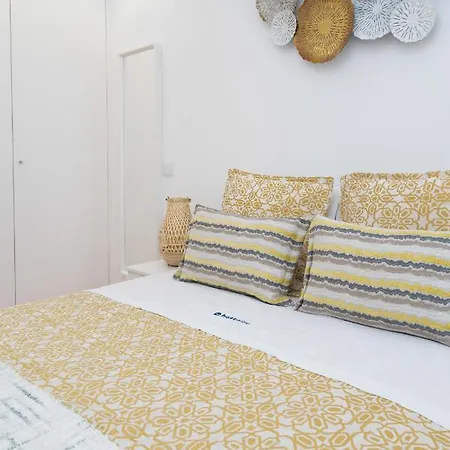 Sweet Sunny Flat W/ Balcony - Gaia Apartment *