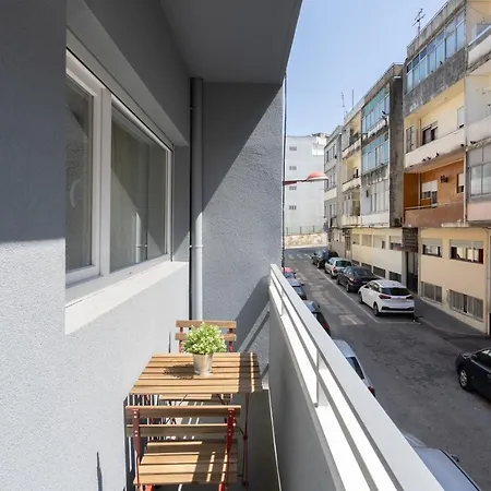 Sweet Sunny Flat W/ Balcony - Gaia