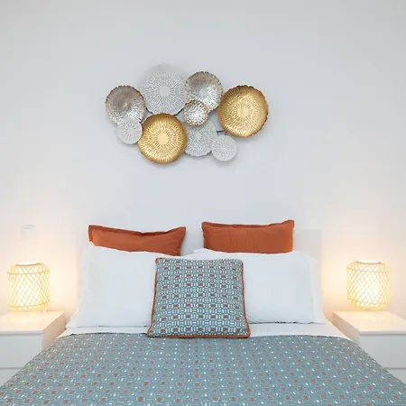 Sweet Sunny Flat W/ Balcony - Gaia Apartment