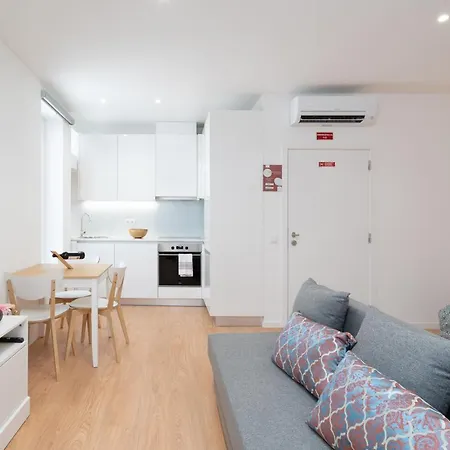 Sweet Sunny Flat W/ Balcony - Gaia