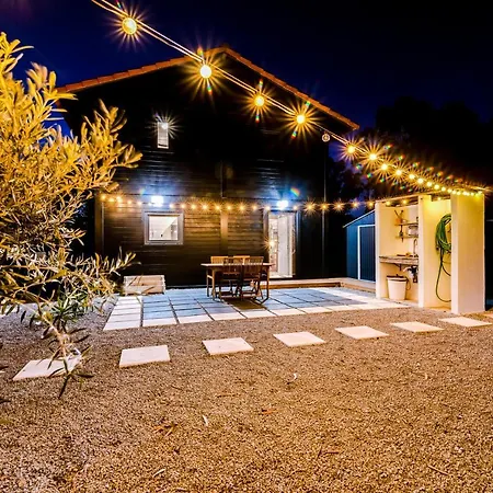 Holiday home Yellow Door Cabin Near Beach With Big Outdoor Space *