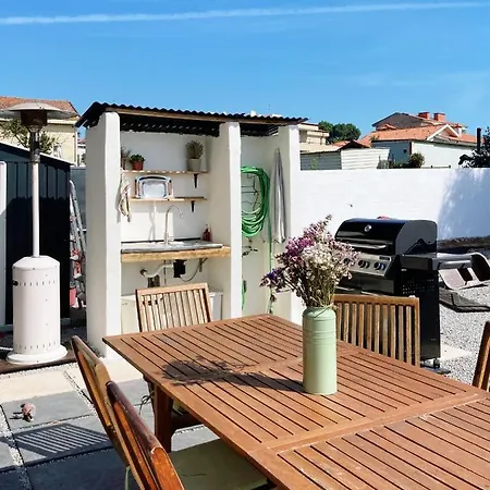 Yellow Door Cabin Near Beach With Big Outdoor Space Vila Nova de Gaia