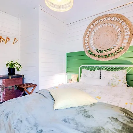 Yellow Door Cabin Near Beach With Big Outdoor Space Holiday home