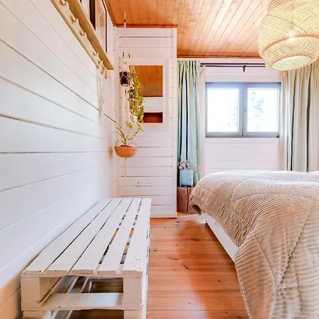 Yellow Door Cabin Near Beach With Big Outdoor Space *