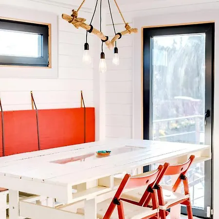 Yellow Door Cabin Near Beach With Big Outdoor Space * Vila Nova de Gaia