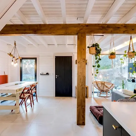 Yellow Door Cabin Near Beach With Big Outdoor Space * Vila Nova de Gaia