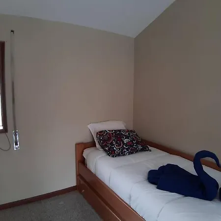 Cozy House - Close To Metro, Wine Cellars - Host8 Apartment *