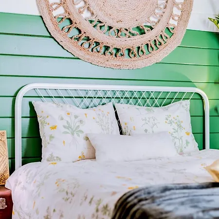 Yellow Door Cabin Near Beach With Big Outdoor Space Holiday home *