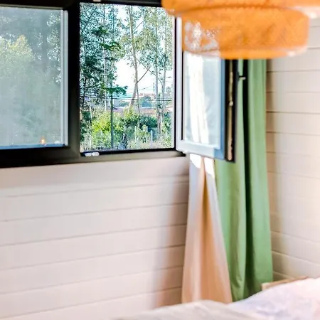 Yellow Door Cabin Near Beach With Big Outdoor Space