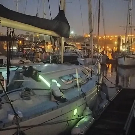 Yatch Barracuda Douro Marina Boat Sleep Experience * Vila Nova de Gaia