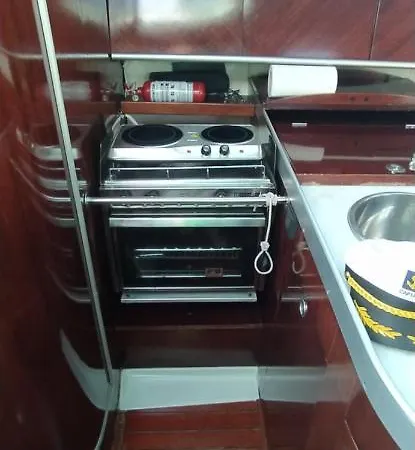 Botel Yatch Barracuda Douro Marina Boat Sleep Experience