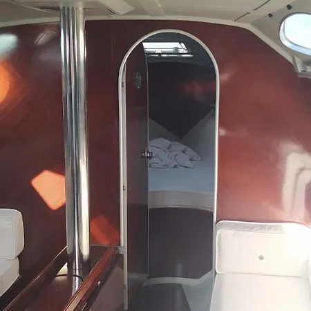 Yatch Barracuda Douro Marina Boat Sleep Experience Botel
