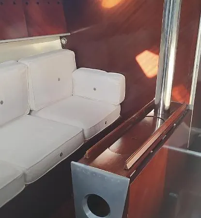 Botel Yatch Barracuda Douro Marina Boat Sleep Experience Vila Nova de Gaia
