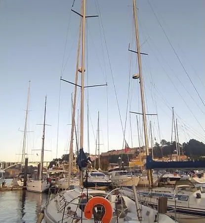 Yatch Barracuda Douro Marina Boat Sleep Experience Botel Vila Nova de Gaia
