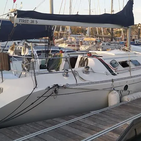 Yatch Barracuda Douro Marina Boat Sleep Experience Botel Vila Nova de Gaia