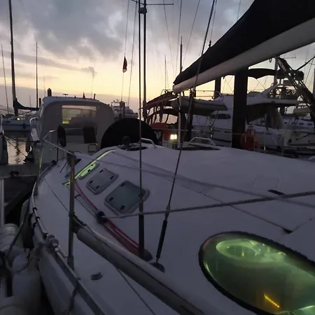 Yatch Barracuda Douro Marina Boat Sleep Experience Botel