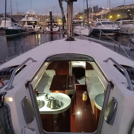 Yatch Barracuda Douro Marina Boat Sleep Experience Botel Vila Nova de Gaia