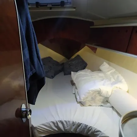 Yatch Barracuda Douro Marina Boat Sleep Experience * Vila Nova de Gaia