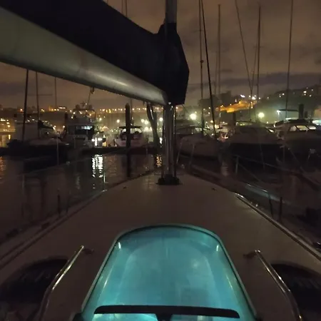 Yatch Barracuda Douro Marina Boat Sleep Experience * Vila Nova de Gaia
