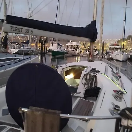 Yatch Barracuda Douro Marina Boat Sleep Experience Botel Vila Nova de Gaia