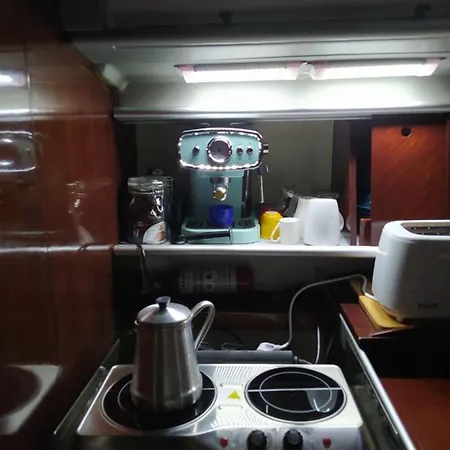 Yatch Barracuda Douro Marina Boat Sleep Experience Botel *