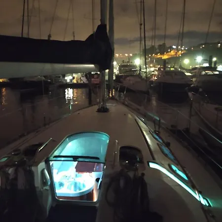 Botel Yatch Barracuda Douro Marina Boat Sleep Experience