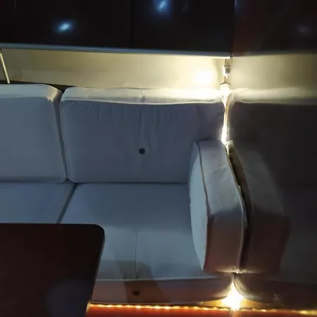 Botel Yatch Barracuda Douro Marina Boat Sleep Experience *