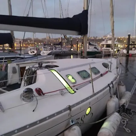 Yatch Barracuda Douro Marina Boat Sleep Experience Botel Vila Nova de Gaia