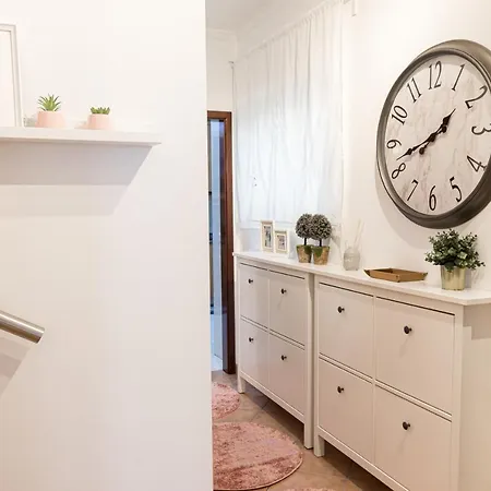 Premium Location 3 Bedroom Apartment *