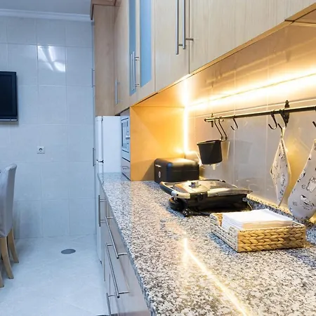 Premium Location 3 Bedroom Apartment *