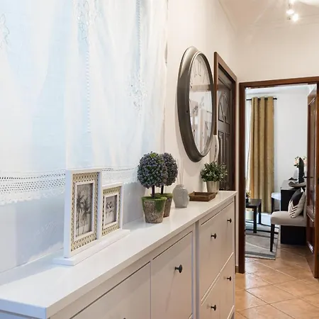 Premium Location 3 Bedroom Apartment *