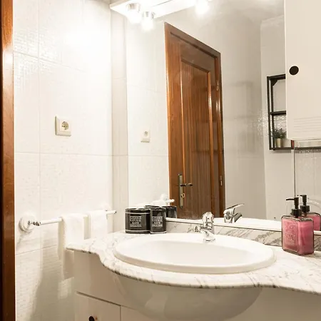 Premium Location 3 Bedroom Apartment *