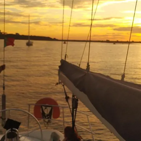 Yatch Barracuda Douro Marina Boat Sleep Experience Botel Vila Nova de Gaia