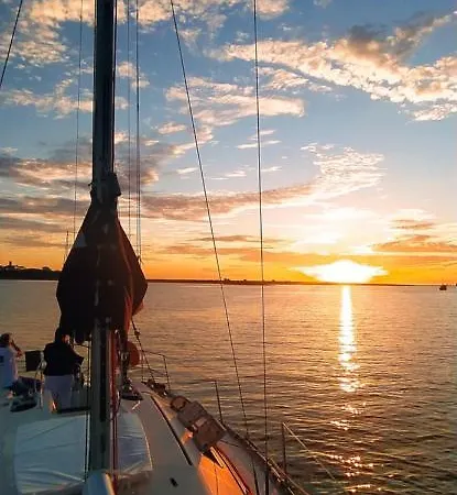 Yatch Barracuda Douro Marina Boat Sleep Experience Botel