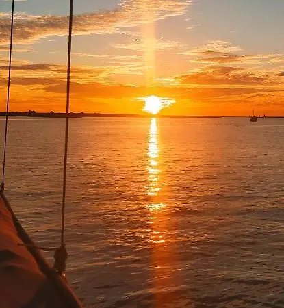 Botel Yatch Barracuda Douro Marina Boat Sleep Experience Vila Nova de Gaia