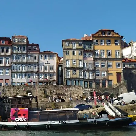 Yatch Barracuda Douro Marina Boat Sleep Experience Botel Vila Nova de Gaia