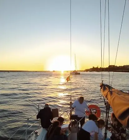 Botel Yatch Barracuda Douro Marina Boat Sleep Experience *