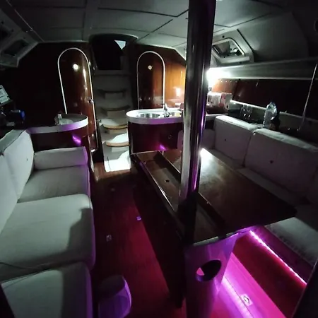 Botel Yatch Barracuda Douro Marina Boat Sleep Experience