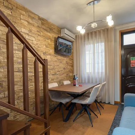 Host Wise - Lovely & Cozy House - Prime Location Holiday home *