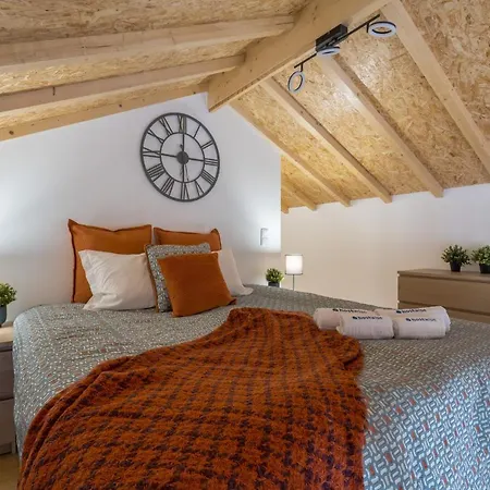 Holiday home Stylish Duplex House - Terrace & River View