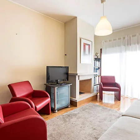 Quiet 2br Flat W/ Balcony By Lovelystay Apartment *
